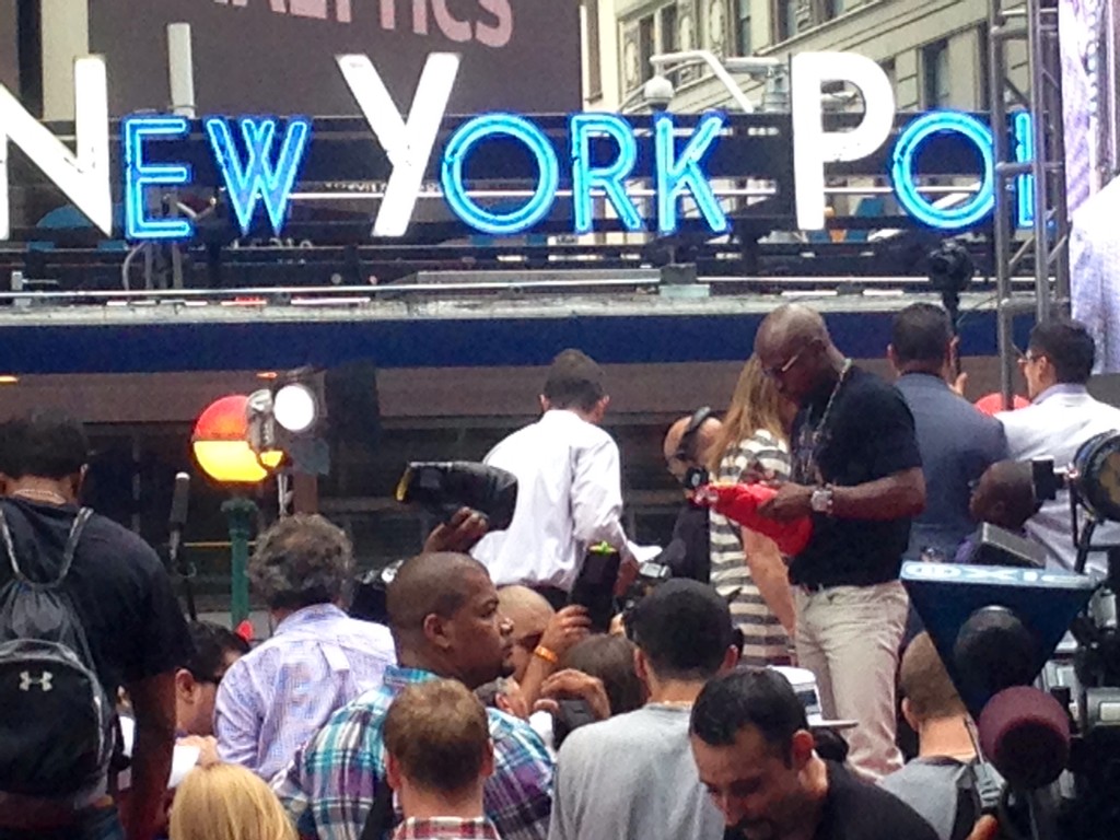 Mayweather signing autographs