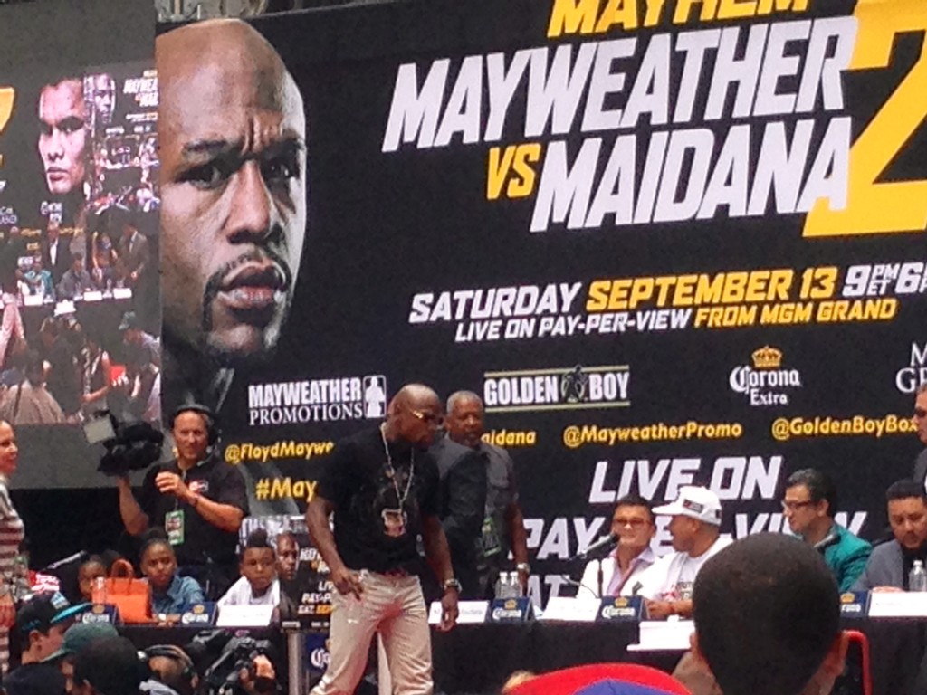 Floyd Mayweather on stage challenging Maidana